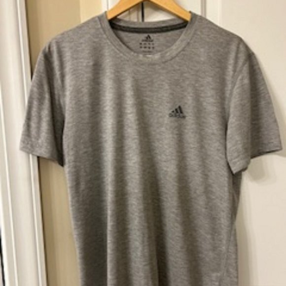 Men's T-Shirt Tee Adidas Size Large Short Sleeve Active Wear Top - Picture 1 of 2